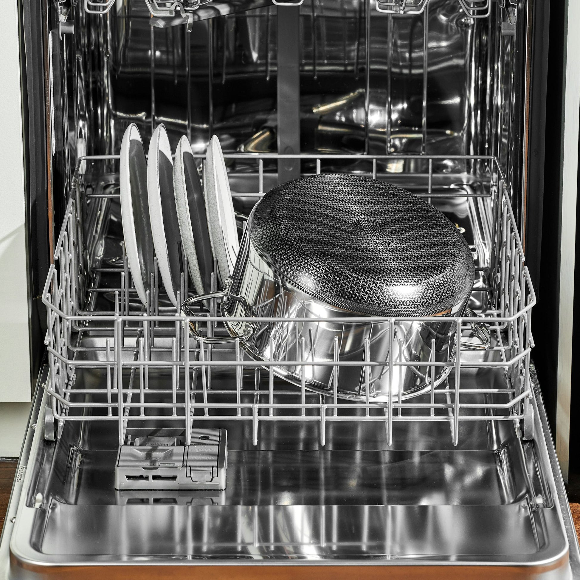 Hybrid Stock Pot With Lid, 8-Qt